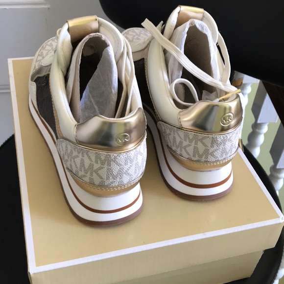 NWT Michael Kors Maddy two-tone logo trainer size 7M - Picture 3 of 4
